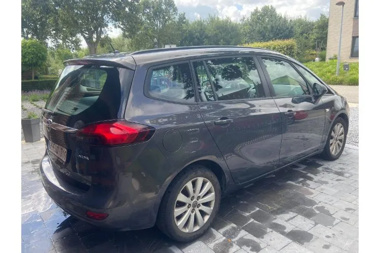 Opel Zafira Tourer Image 1