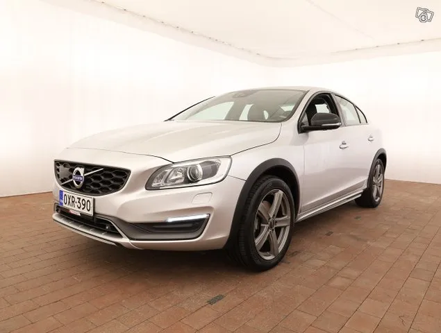 Volvo S60 D4 AWD Summum aut - VOC, Blis, Vetokoukku, Webasto, - J. autoturva - Ilmainen kotiintoimitus Image 4