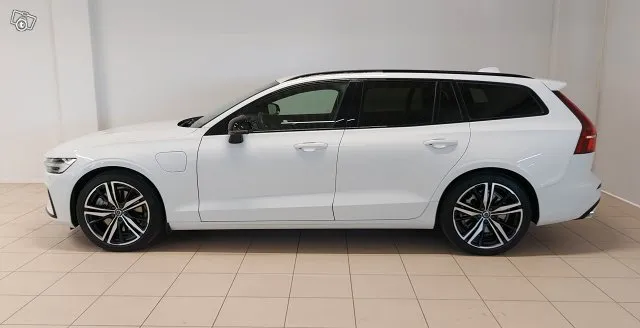 Volvo V60 T6 TwE AWD R-Design Vähänajettu Image 3